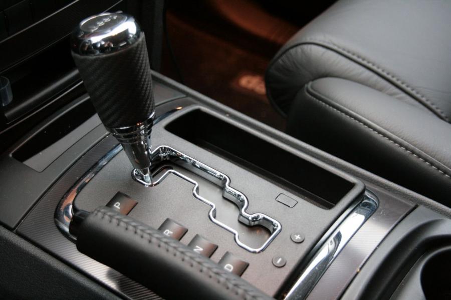  Jeep Grand Cherokee SRT8 2009 года  (фото 16 из 26)